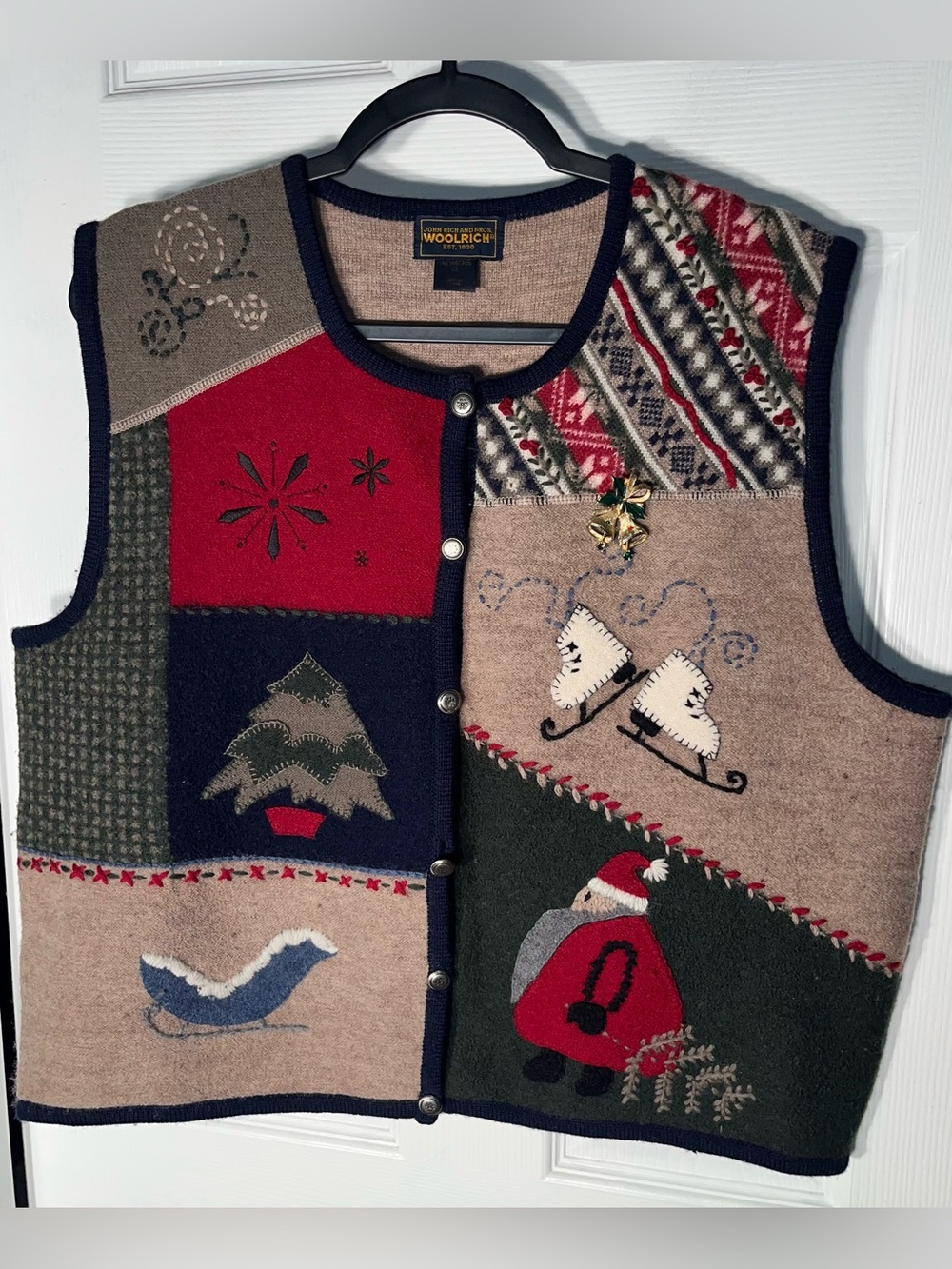Vintage Woolrich Christmas Sweater Vest Size XL Women’s Wool Santa Button